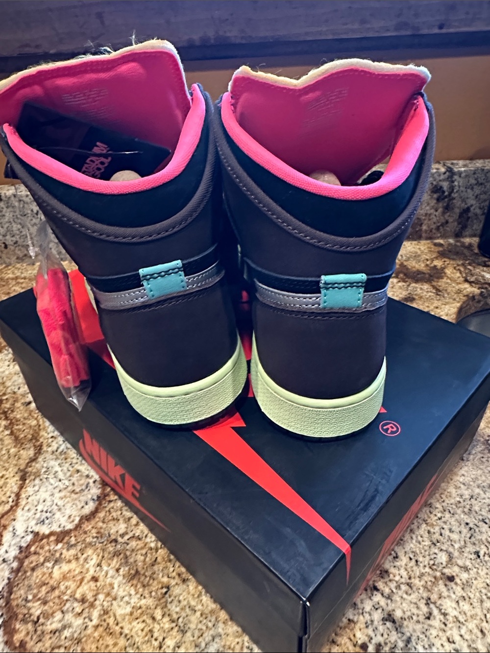 Air Jordan 1 retro High OG GS Sneaker- BIOHACK pinkBlack/Orange with Pink Laces - Picture 5 of 6